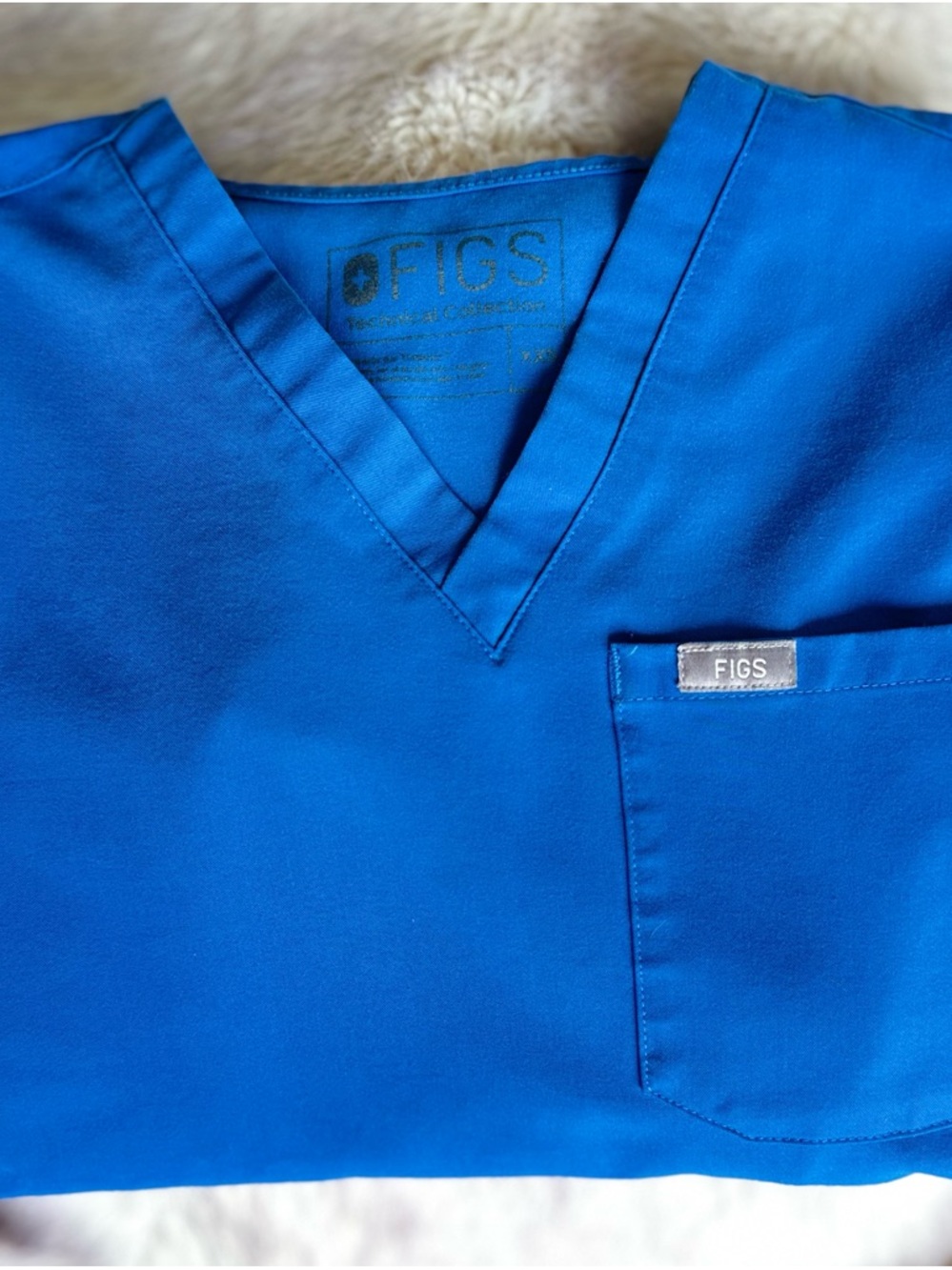 FIGS Catarina One Pocket V-Neck Scrub Top in Royal Blue